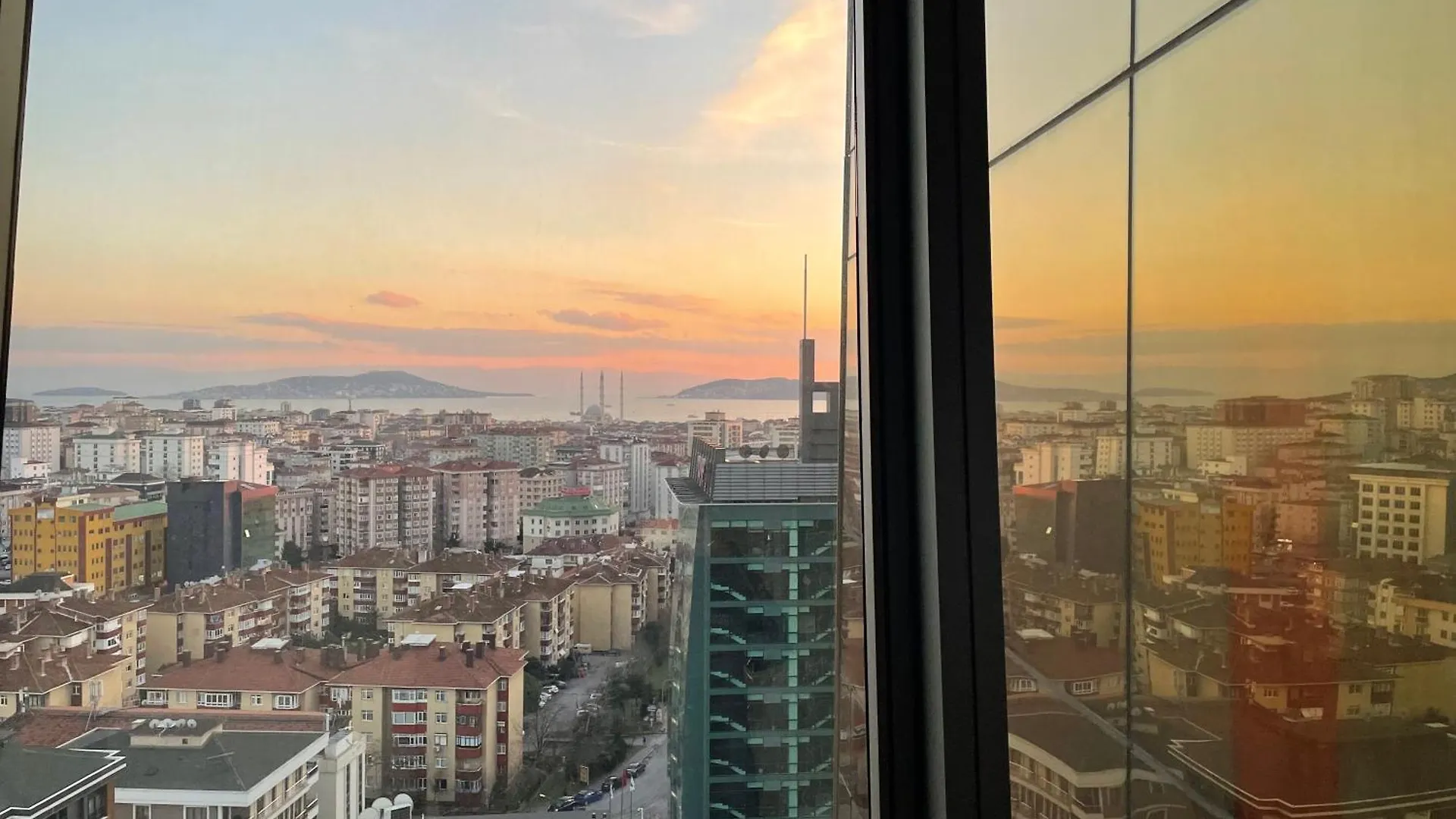 Studio Apt With Incredible View Of The Sea Near Metro Station Istanbul Turcia